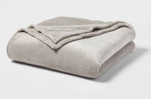 lot 9360 image: King Microplush Bed Blanket Gray - Threshold Cozy Polyester, Traditional Style, No Fill, Year-Round Comfort - Retail $50