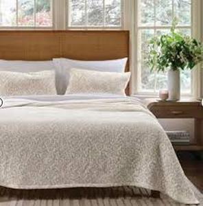 lot 9389 image: Threshold Matelasse Quilt Set King