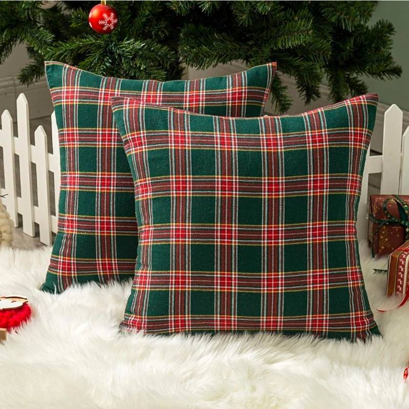 lot 70719 image: Holiday Plaid Throw Pillows Set - Retail $25