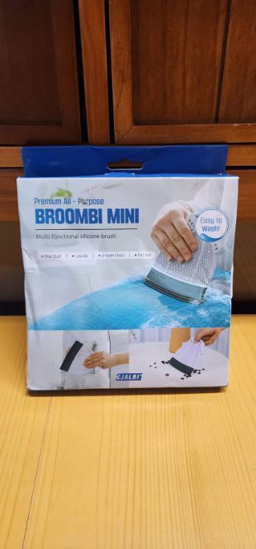 lot 70815 image: Broombi Mini Multi-Purpose Silicone Cleaning Brush - Retail $25