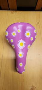 lot 70839 image: N30d3r Pink Daisy Pattern Bicycle Seat - Retail $15