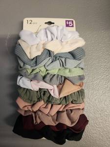 lot 70899 image: 12 Piece Multi-Color Hair Scrunchie Set - Retail $5