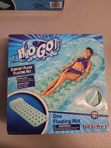 lot 70914 image: Bestway H2O GO Comfort Plush Pool Float Mat - Retail $15