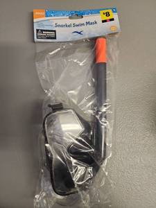 lot 70940 image: Adult Snorkel Swim Mask Set with Breathing Tube (Ages 14) Black - Retail $8