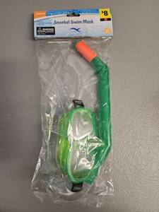 lot 70942 image: Junior Snorkel Swim Mask Set with Adjustable Head Strap (Ages 4) Green - Retail $8
