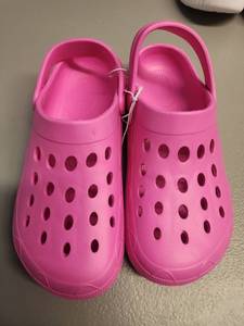 lot 70954 image: Faux Pink Crocs Classic Clogs with Heel Strap M(78) - Retail $8