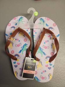 lot 70956 image: West Loop Kids Girls Unicorn Rainbow Flip Flops M(23) - Retail $8