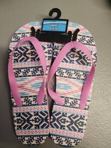 lot 70958 image: Womens Tribal Print Flip Flops Size S(56) - Retail $8