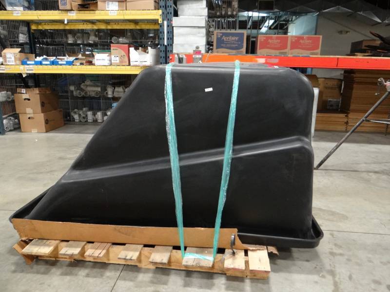 lot 3563 image: Rubbermaid Large Trash Container 1059 STD Duty