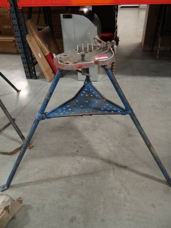 lot 3567 image: Ridgid Tri Stand No. 450