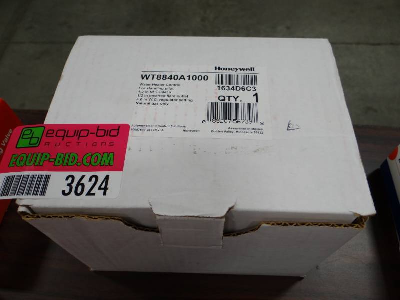 lot 3624 image: Honeywell Water Heater Control WT8840A1000