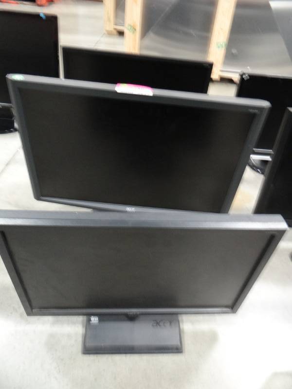 lot 3655 image: Lot Of 3 Monitors