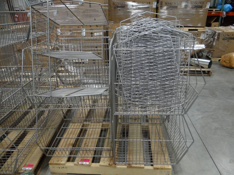 lot 3661 image: Metal Storage Approx 16 Bins