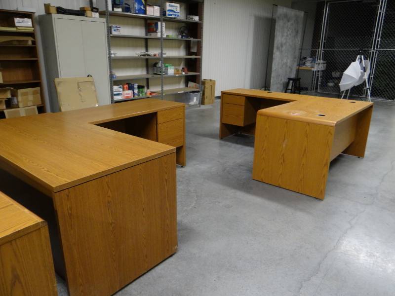 lot 3664 image: Lot Of (2) L Shaped Office Desk