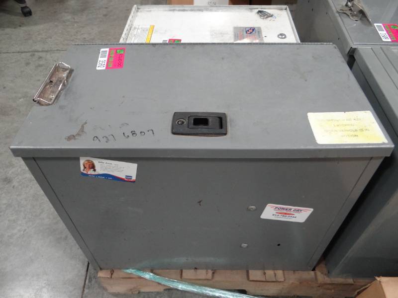 lot 3592 image: Metal Paperwork Stations For Vehicle Use