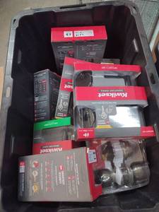 lot 1066 image: Tote of fun doorknobs multi-pack