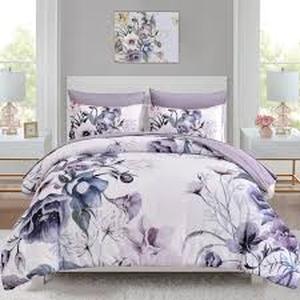 lot 19183 image: Lilac Bedding Set with Floral Print Pillowcases Full