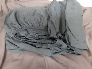 lot 431 image: Fitted Bottom Sheet King Size - Premium 1800 Microfiber - Ultra-Soft Hotel Luxury - Deep Pocket - Durable and Long Lasting - Fitted Sheet (King, Bering Sea) - Retail $22