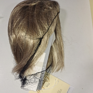 lot 3456 image: Rene of Paris Scorpio Orchid C ollection Short Length Wig Creamy Toffee - Retail $239.70
