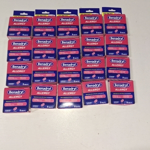 lot 3474 image: 20 Boxes Benadryl Ultratabs Go Packs - Diphenhydramine Antihistamine Tablets - 4 packs of 2ct