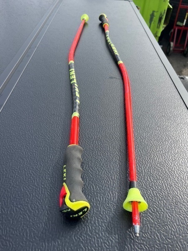 lot 331 image: Pair of LEKI WCR LITE GS 3D Racing Ski POLES - Used - Great Wall Decor for man cave etc
