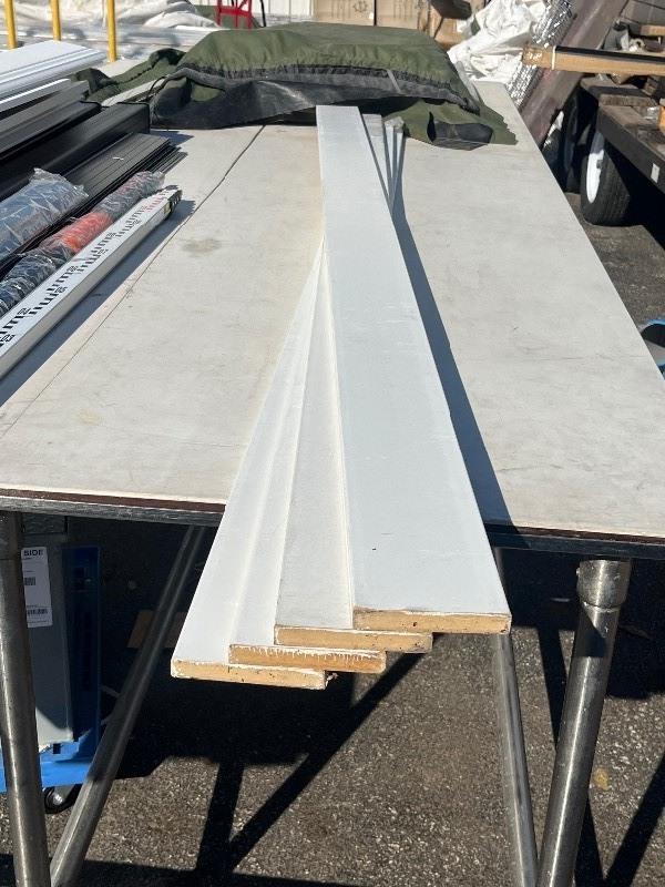 lot 200 image: Bundle or 4 TLC Molding Trim - Rectangle - White 3 x 8