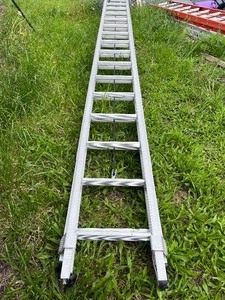 lot 4 image: LOUISVILLE LADDER 40-FOOT ALUMINUM EXTENSION LADDER, TYPE IA, 300-POUND LOAD CAPACITY, AE2240 - See all images - Comes with shipping Blemishes retails $864