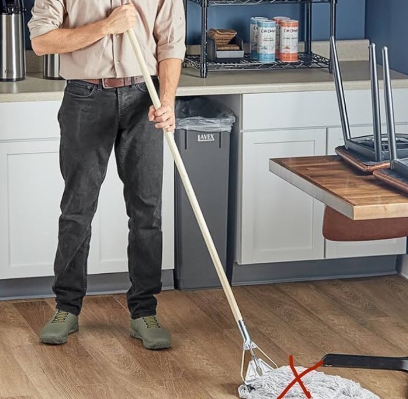 lot 614 image: Bundle of 2 WOOD MOP HANDLE - 60 JANITOR QUICK - Black Metal Head, no mop included