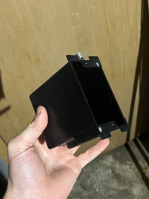 lot 520 image: Bundle of 10 flexBox. 22.5 CU. IN SINGLE GANG OLD WORK FLUSH DEVICE BOX E30594 LISTED P-1220W