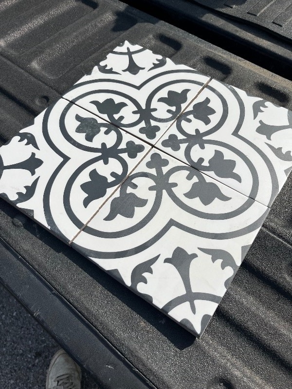 lot 51 image: Bundle of 20 Pieces 5.5 x 5.5 Beautiful Black & White Design Ceramic Tiles - Made in Turkey