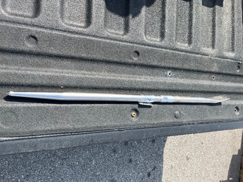 lot 319 image: Steel 30 Jimmy Bar - Great Utility