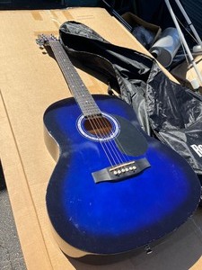 Rockjam Acoustic Guitar With Carrying Case - Shipping blemish on bottom - Does not affect playability see all images