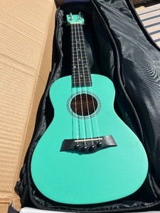 lot 6 image: Beautiful Teal Ukulele w Travel Bag - Great Starter Instrument