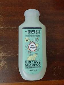 lot 36674 image: MRS. MEYERS Clean Day 3 in 1 Dog Shampoo, Sweet Chamomile Scent, 14oz - Retail $11