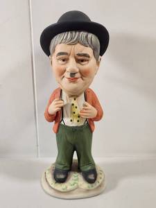 lot 86 image: Figurine of Oliver Hardy by Royal Crown