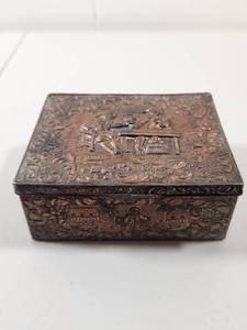 lot 94 image: Mid-Century Folk Art Copper Bronze Colonial Men Trinket Box Cigarette Case
