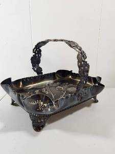 lot 97 image: Antique Pairpoint Quadruple Plated Fruit Basket