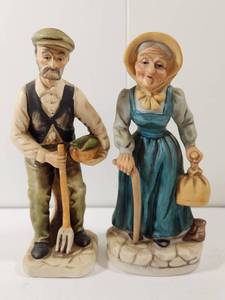 lot 105 image: Ceramic Farm Couple Figurines Set