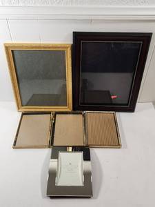 lot 121 image: Mixed Picture Frame Collection with Glass and Metal Frames