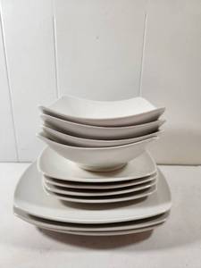 lot 128 image: Gibson Home White Square Dinnerware Set