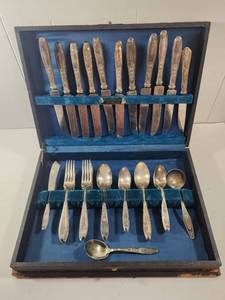 lot 133 image: 1847 Rogers Bros Silverplate Flatware Set in Original Case