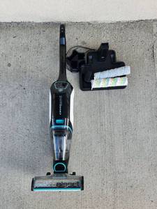lot 138 image: Bissell Crosswave Cordless Max Wet Dry Vacuum with Charging Station