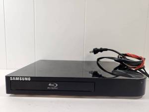 lot 145 image: Samsung BD-FM57C Blu-ray Disc Player with Cables