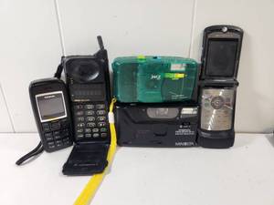 lot 150 image: Classic Electronics Bundle - Mobile Phones and Film Cameras