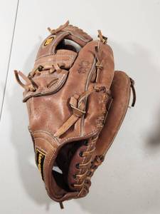 lot 182 image: Wilson A9850 Professional Baseball Glove