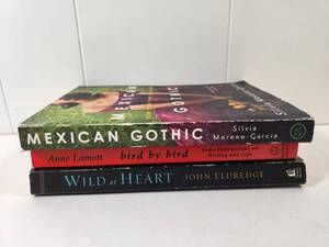 lot 334 image: Contemporary Fiction and Writing Guide Book Collection - 3 Books