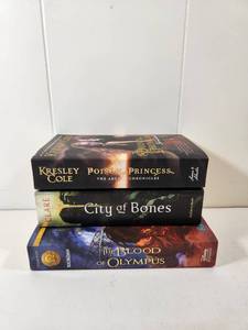 lot 339 image: Fantasy Fiction Book Collection Set of 3 Books