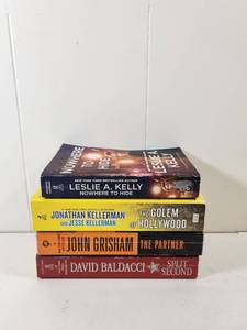 lot 343 image: Bestselling Fiction Paperback Book Collection - 4 Novels