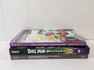 lot 361 image: Childrens Comic Book Collection - Captain Underpants, Dog Man, Secret Hero Society