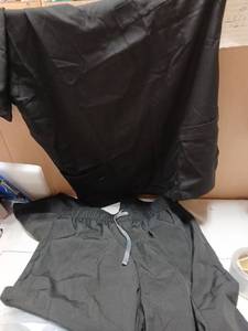 lot 32292 image: Black scrub set size medium  - Retail $25